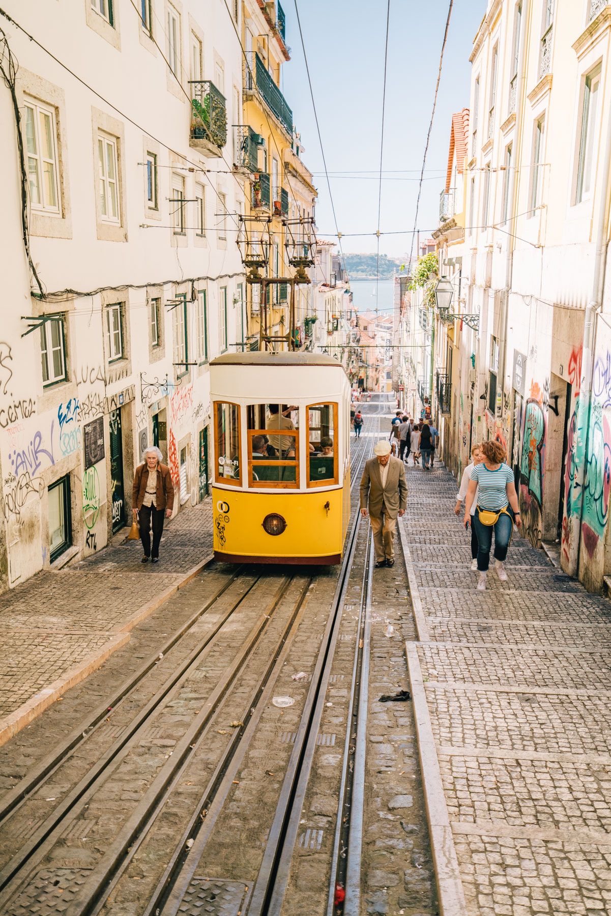 Tram 28 in Lisbon - weekend guide