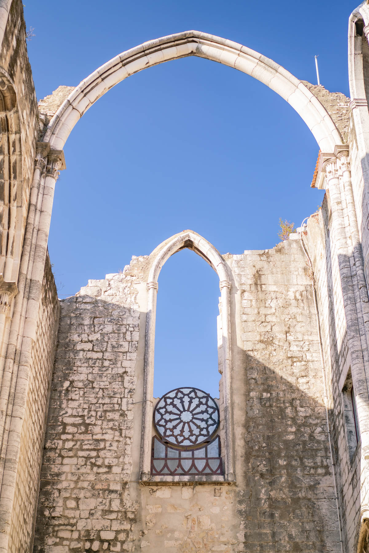 destroyed church in Lisbon