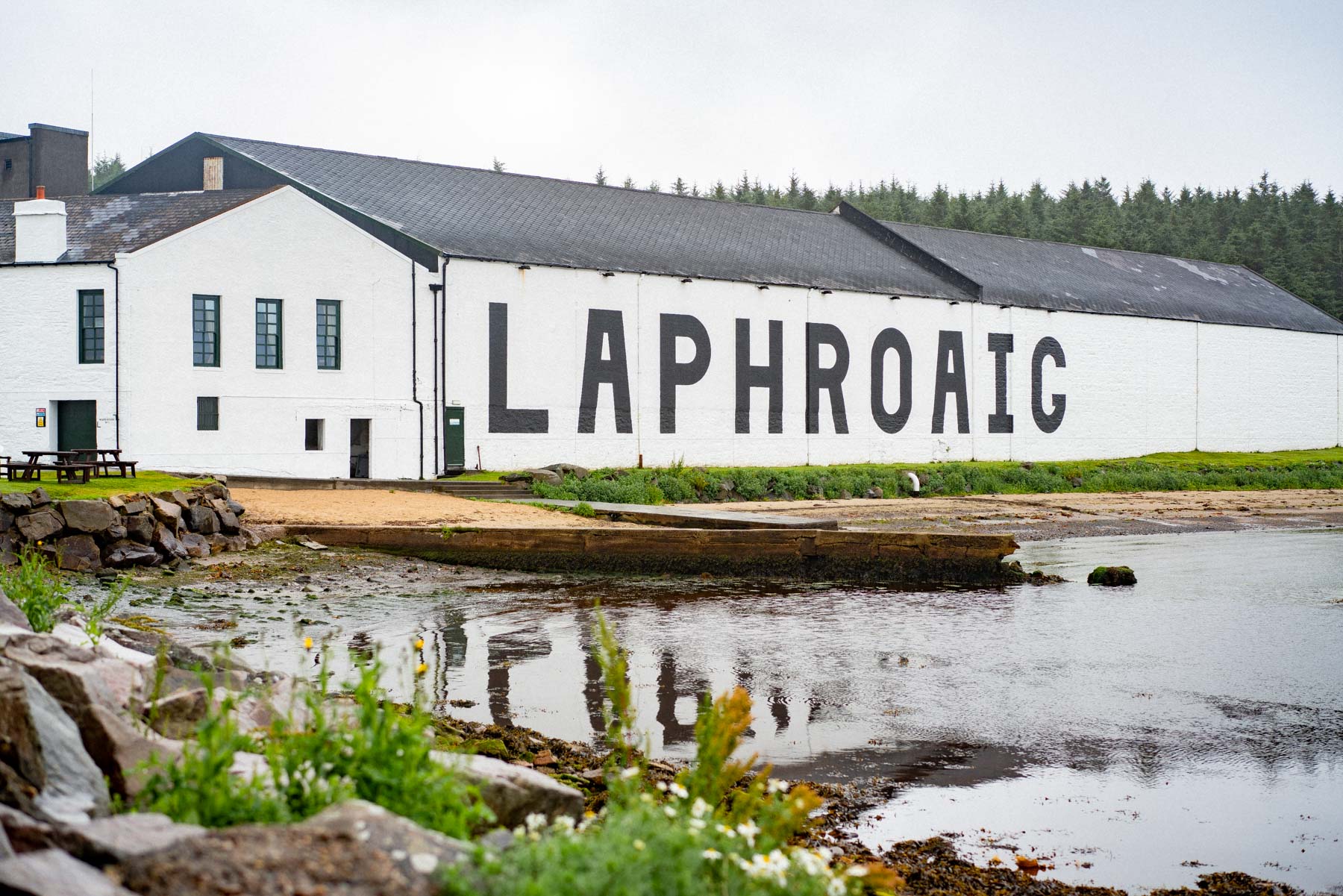 Best whisky distilleries Islay Scotland