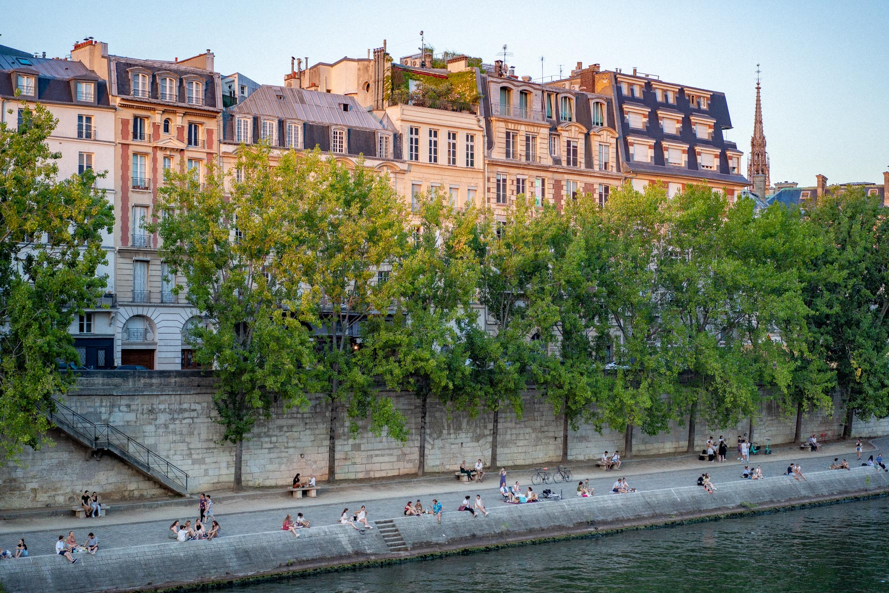 picnic at River Seine in Paris at sunset
Romantic things to do in Paris