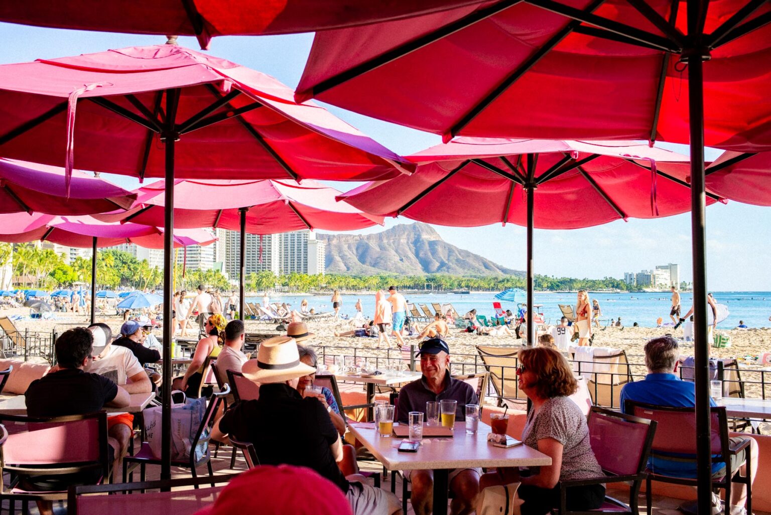 10 BUZZWORTHY Bars in Honolulu, Oahu (Helpful Guide)