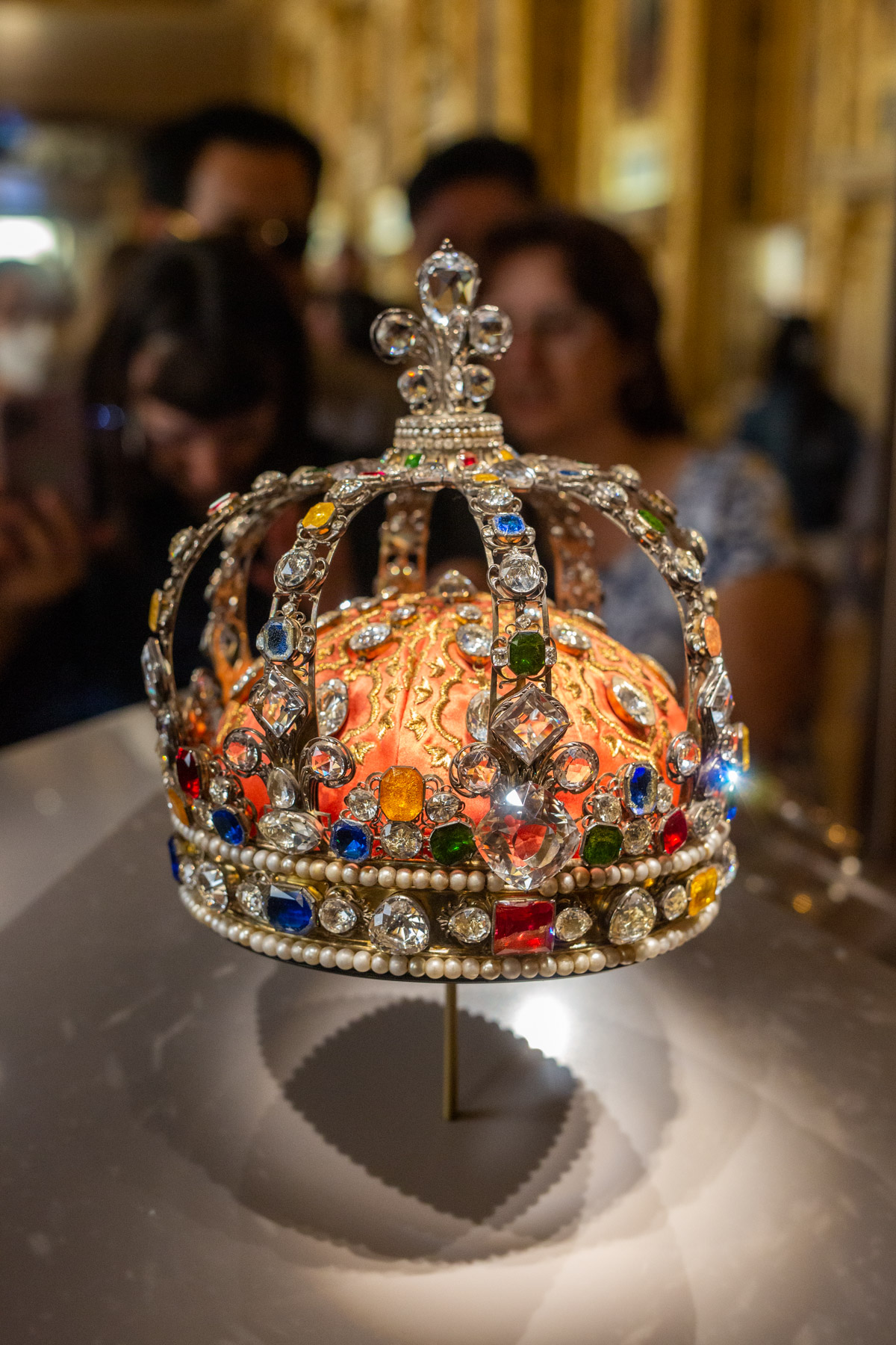 Crown of Napoleon in its case, things to see Louvre