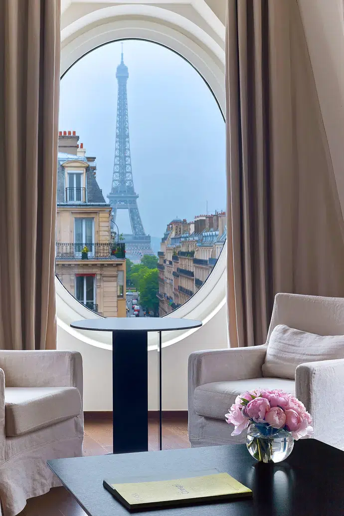 Views of the Eiffel Tower from Le Metropolitan