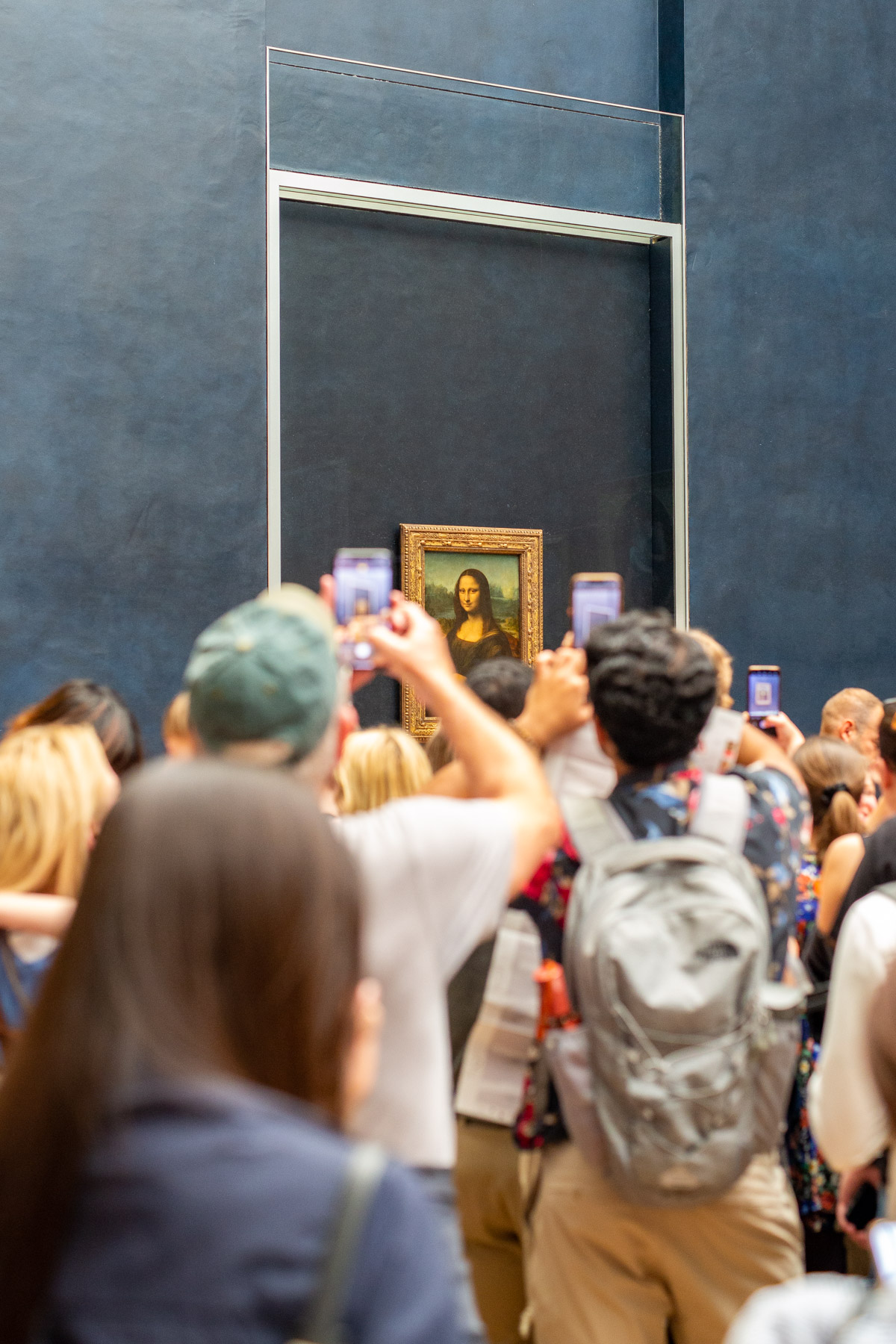 Crowds of people taking photos of The Mona Lisa, Best things to see at The Louvre