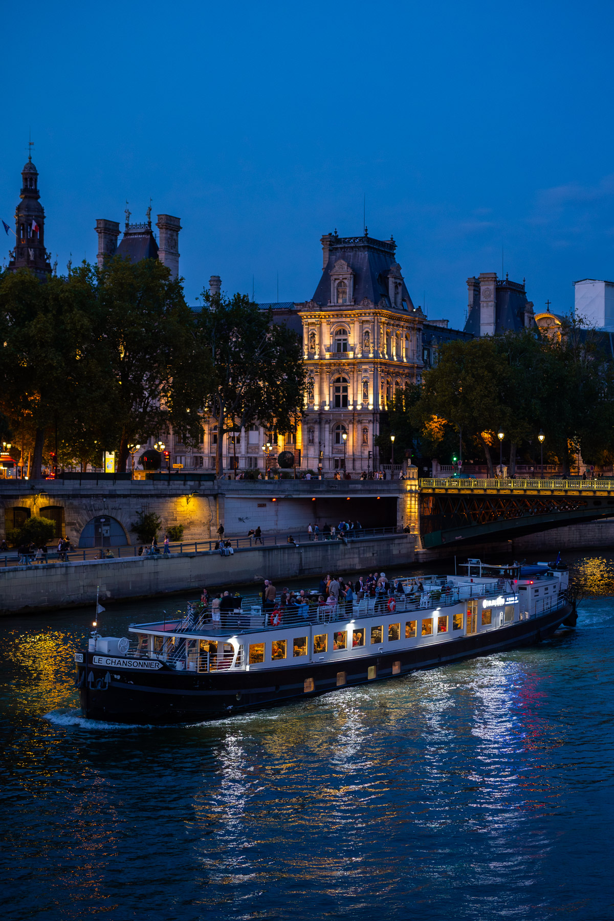 Seine River night Cruise Romantic things to do in Paris