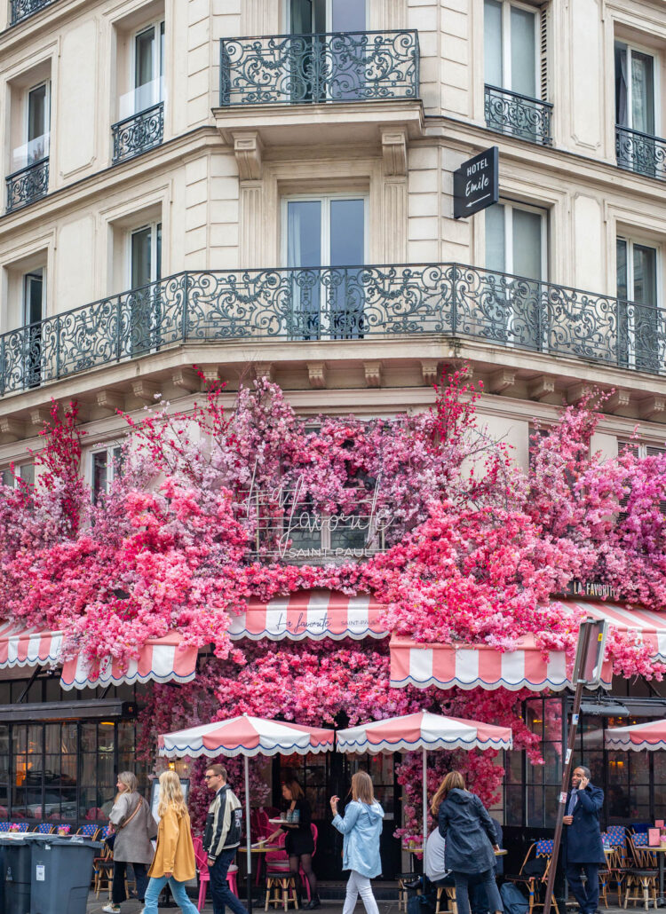 20 HONEST Pros & Cons of Living in Paris