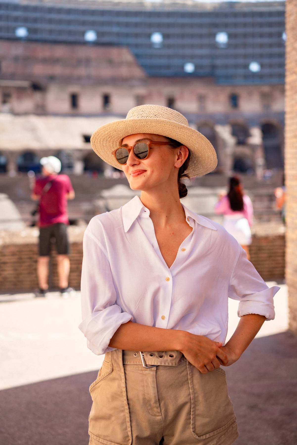 A cozy Roman trattoria with outdoor seating